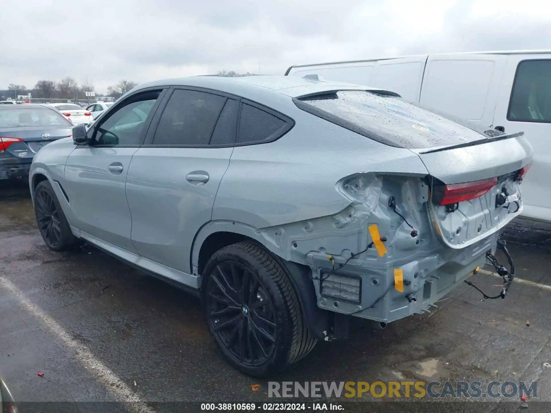 15 Photograph of a damaged car 5UX43EX07R9U73722 BMW X6 2024