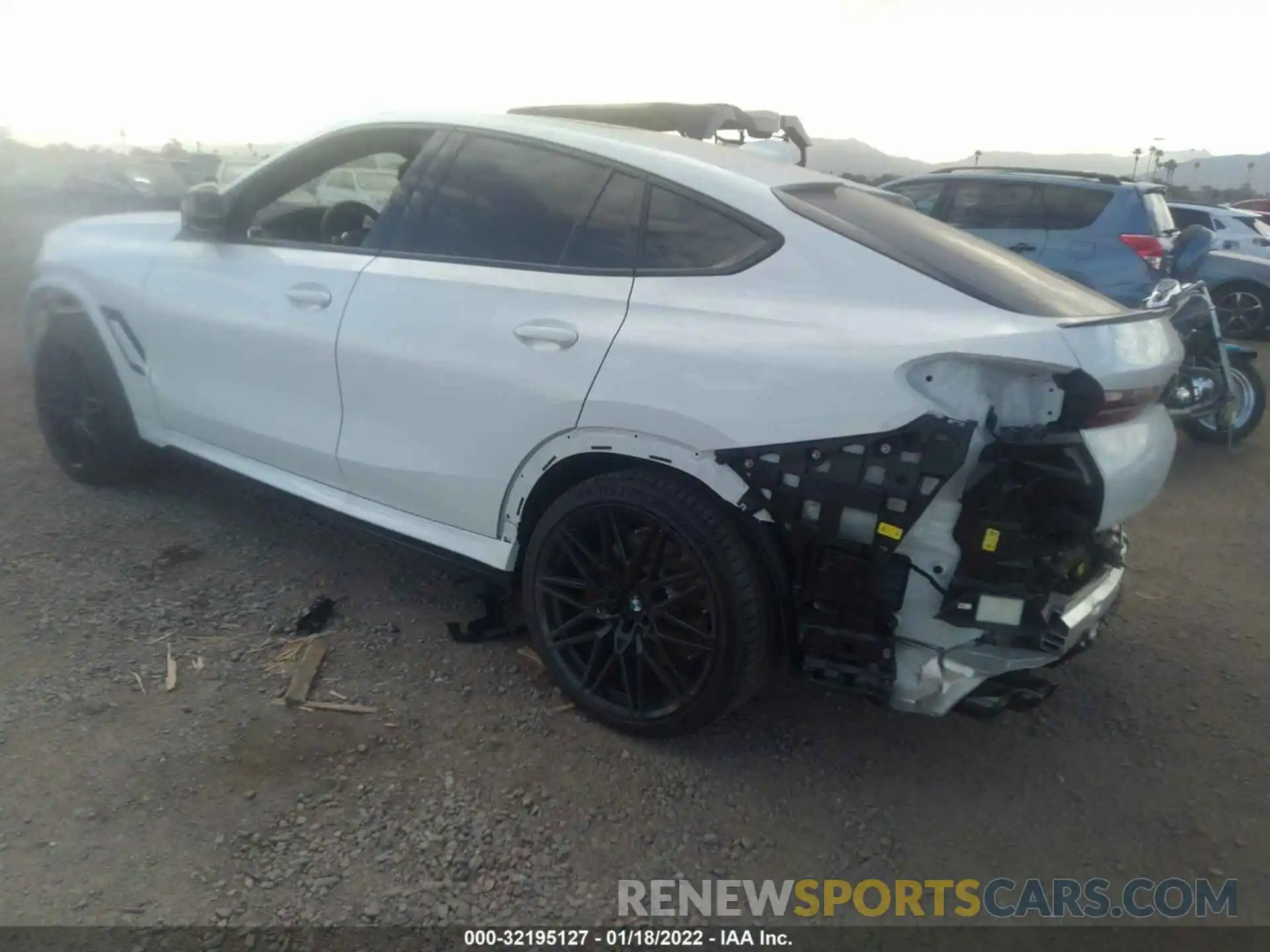 3 Photograph of a damaged car 5YMCY0C08N9J10936 BMW X6 M 2022