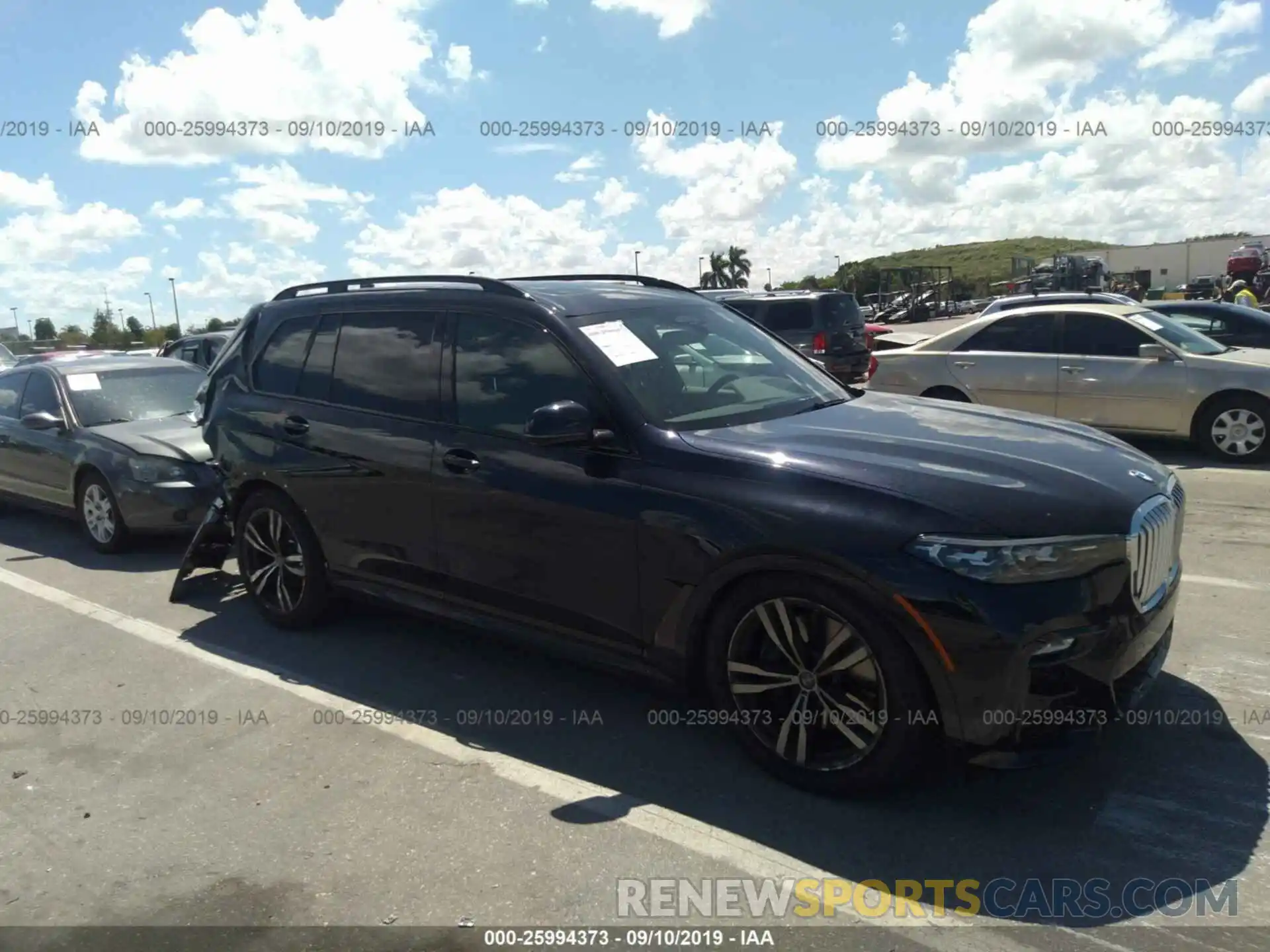 1 Photograph of a damaged car 5UXCW2C50KL081175 BMW X7 2019