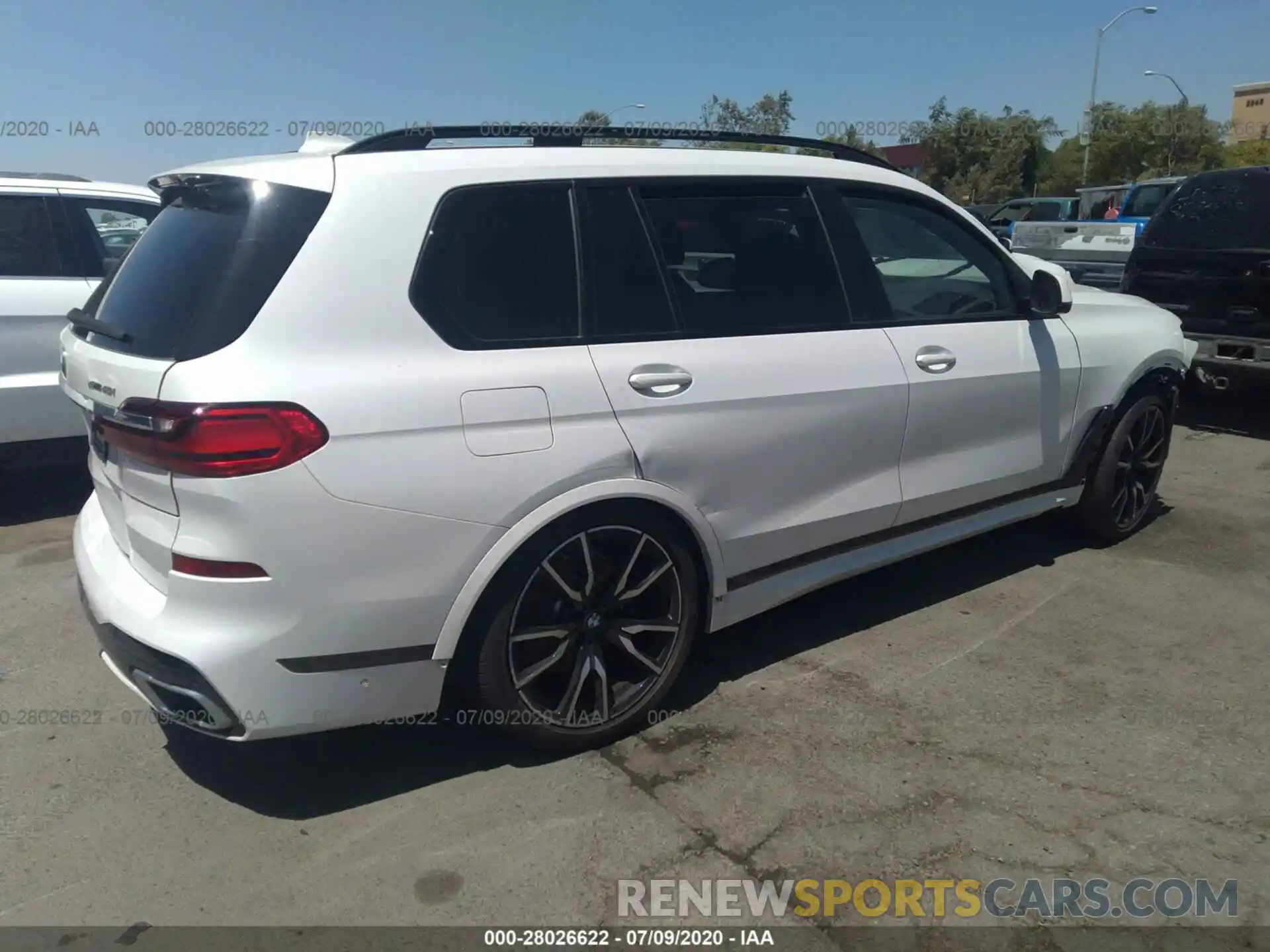 4 Photograph of a damaged car 5UXCW2C52KL081422 BMW X7 2019