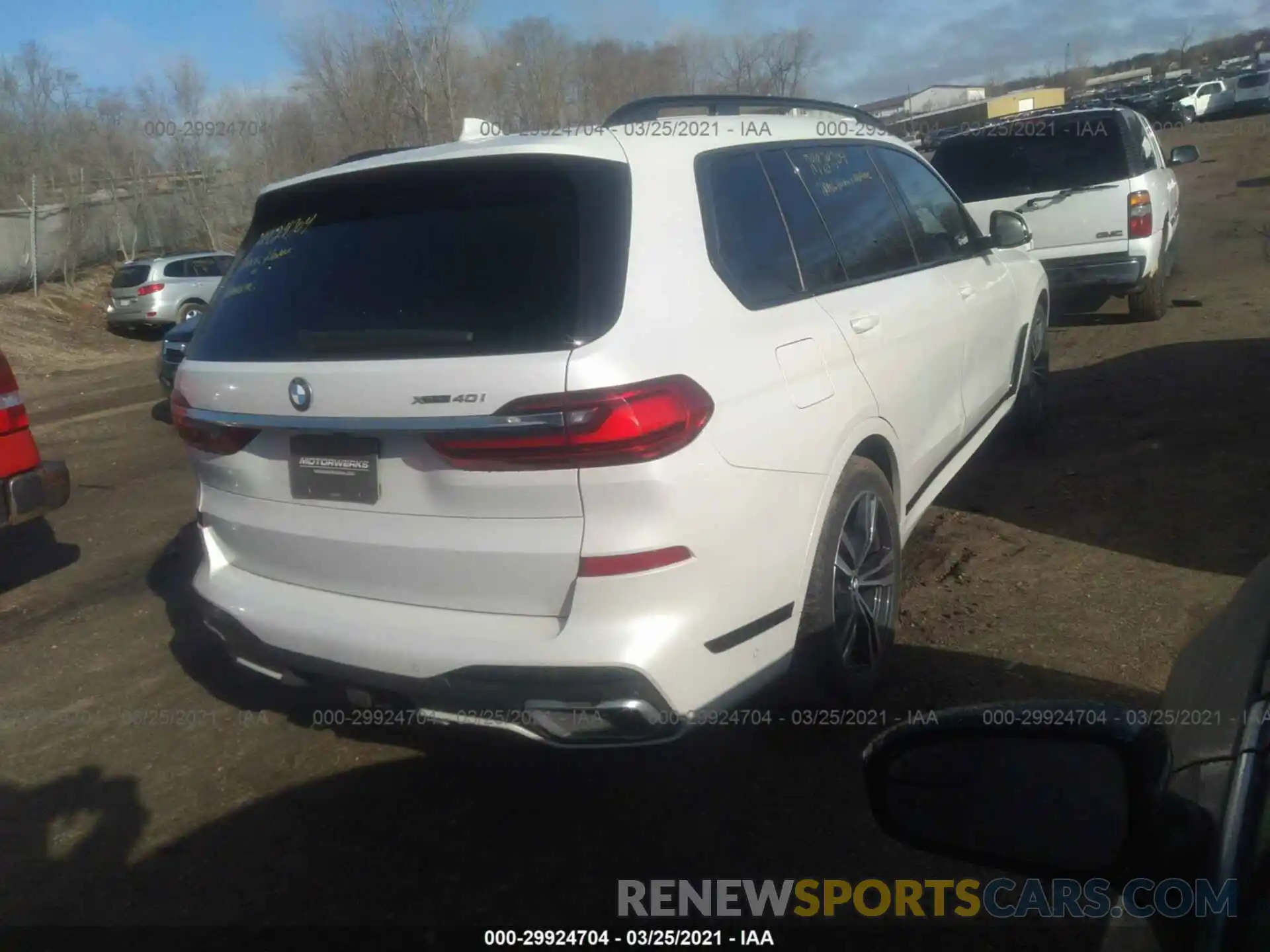 4 Photograph of a damaged car 5UXCW2C52KL083834 BMW X7 2019