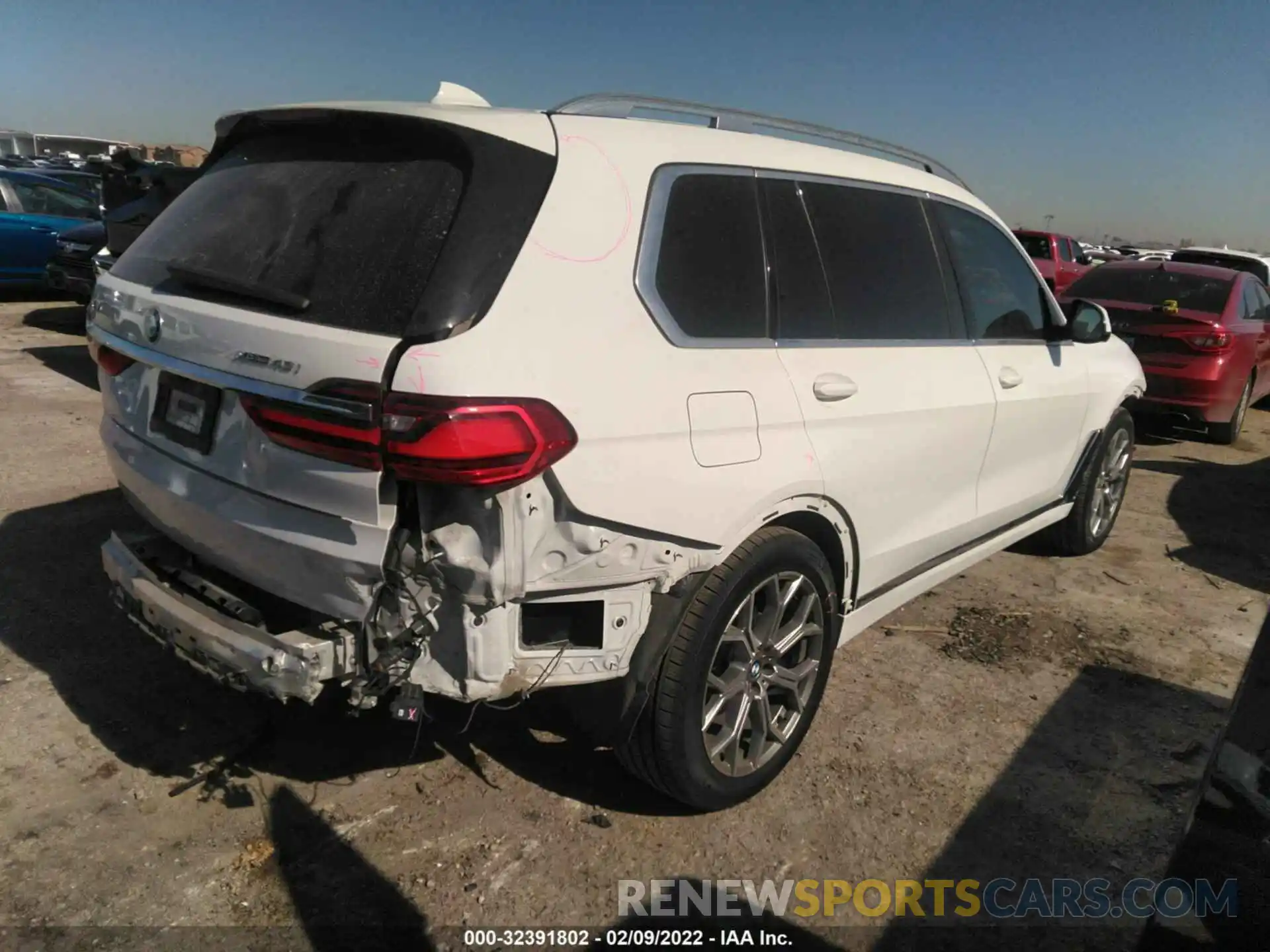 4 Photograph of a damaged car 5UXCW2C53KL088430 BMW X7 2019