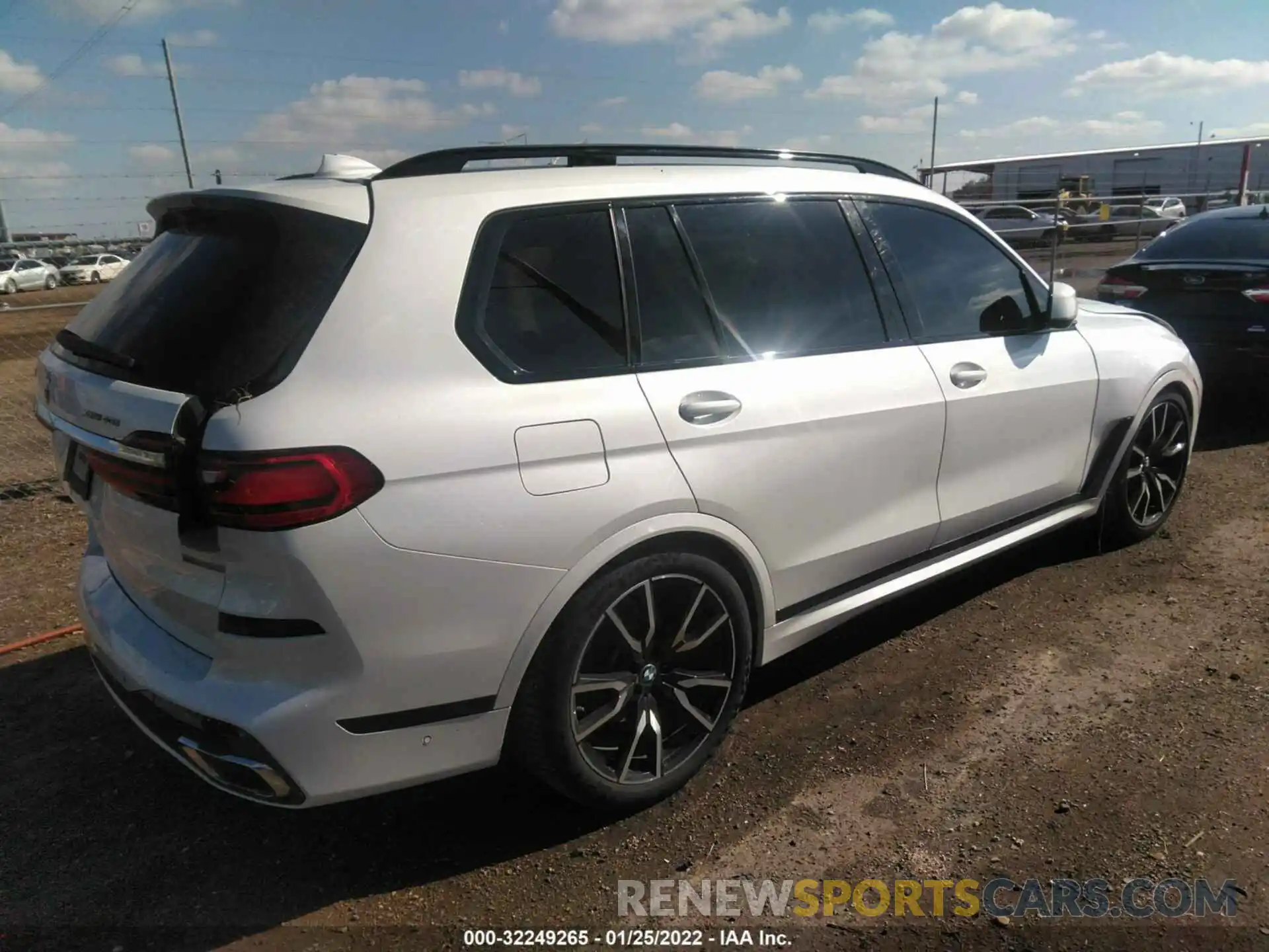 4 Photograph of a damaged car 5UXCW2C57KL084560 BMW X7 2019