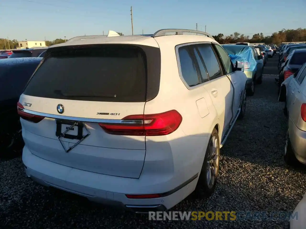 4 Photograph of a damaged car 5UXCW2C57KL087023 BMW X7 2019