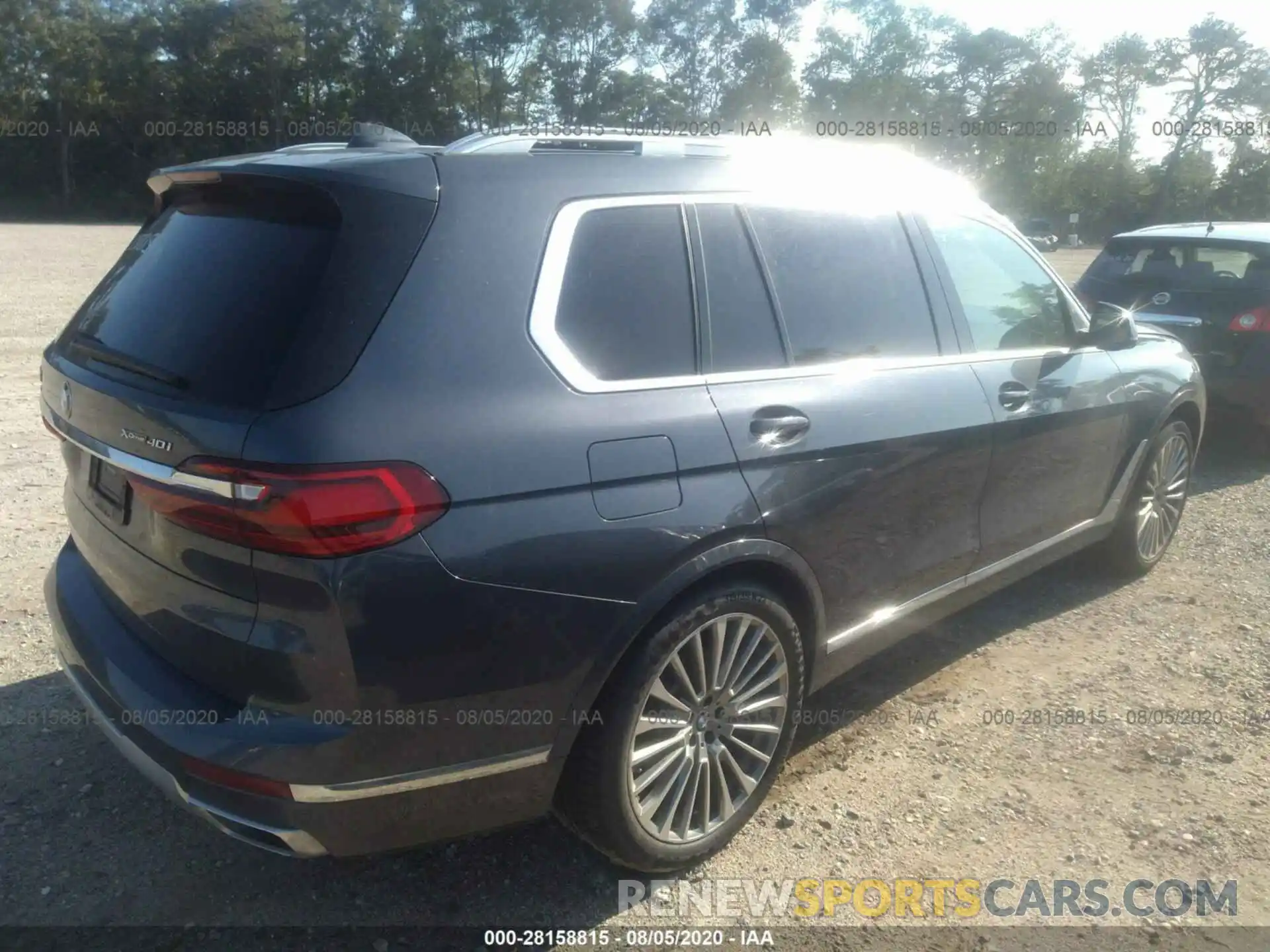 4 Photograph of a damaged car 5UXCW2C57KLB43836 BMW X7 2019