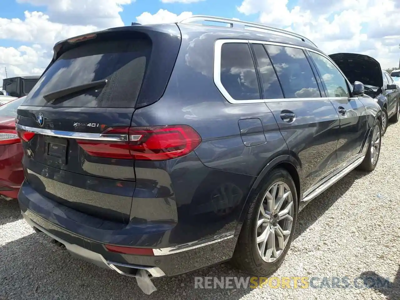 4 Photograph of a damaged car 5UXCW2C5XKL081295 BMW X7 2019