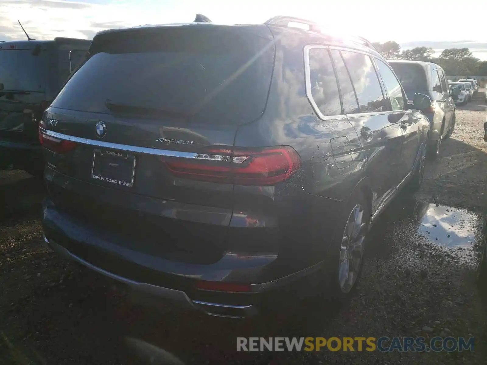 4 Photograph of a damaged car 5UXCW2C5XKL081684 BMW X7 2019