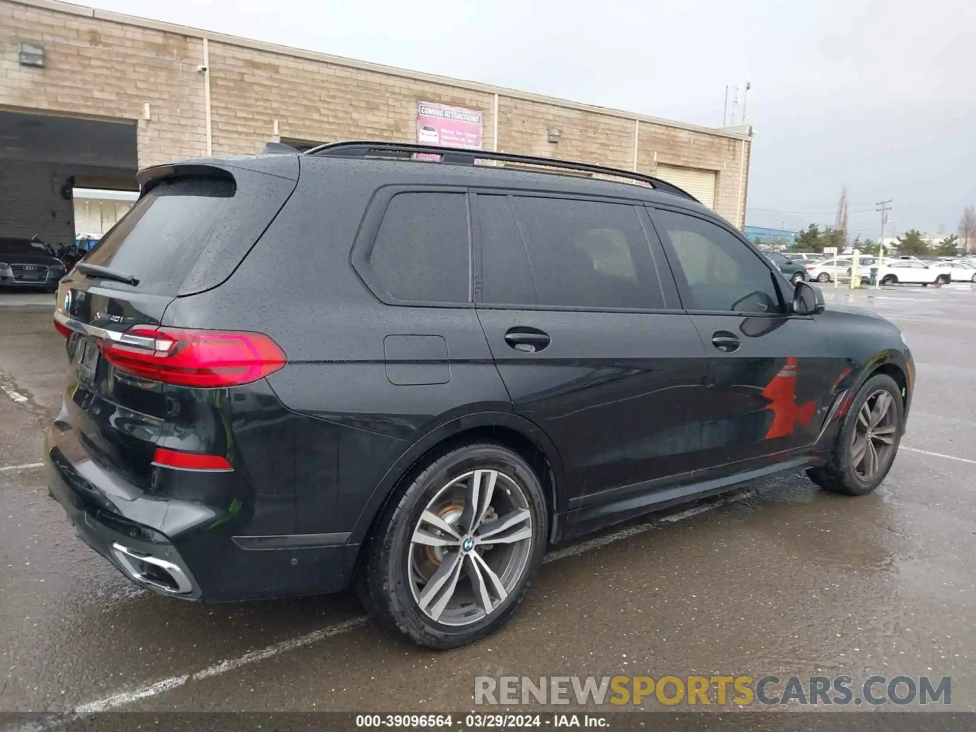 4 Photograph of a damaged car 5UXCW2C5XKL083581 BMW X7 2019