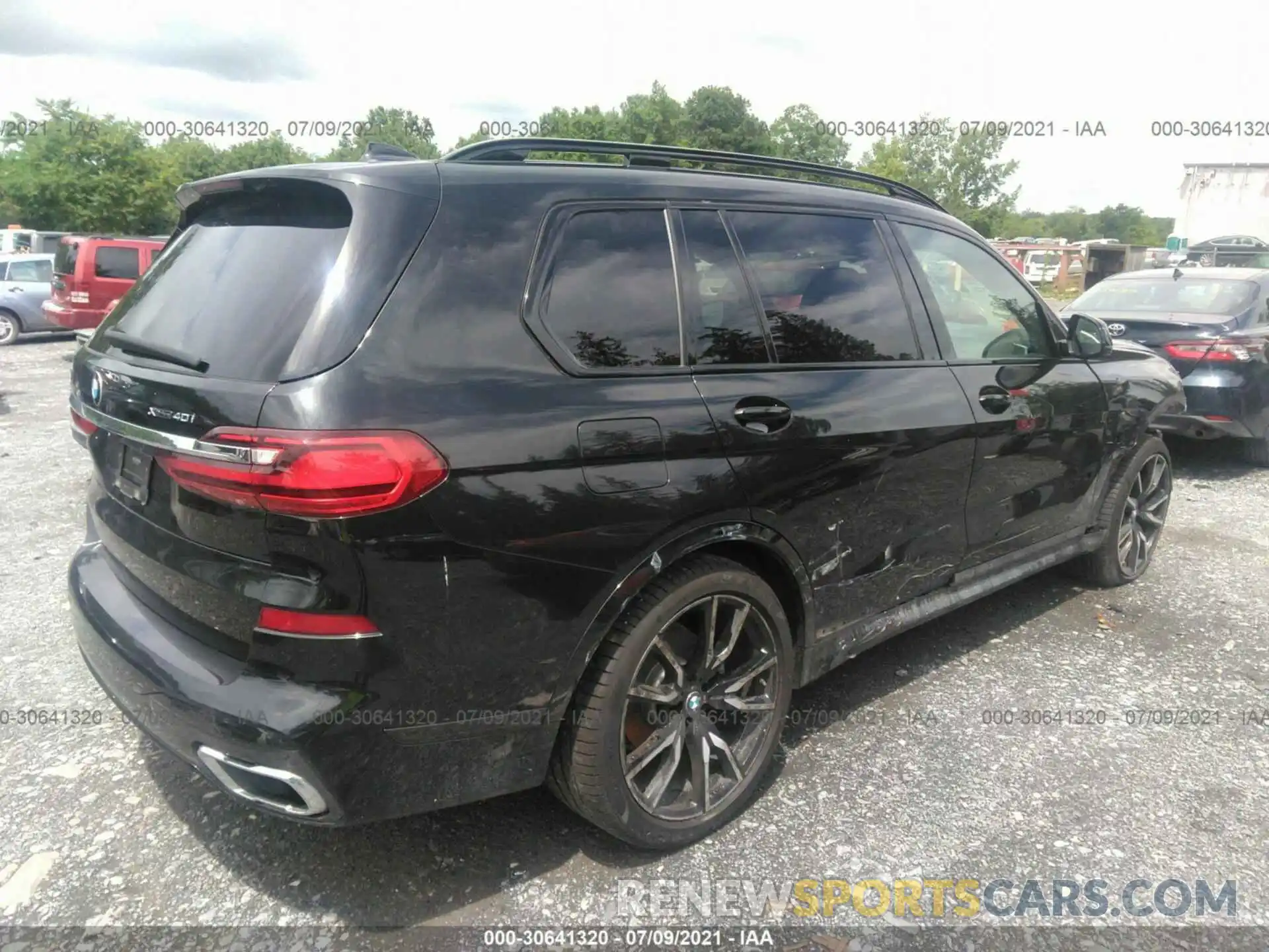 4 Photograph of a damaged car 5UXCW2C5XKL084892 BMW X7 2019