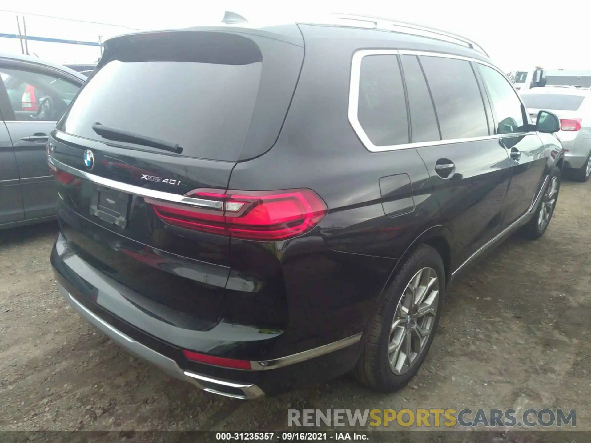 4 Photograph of a damaged car 5UXCW2C5XKL086612 BMW X7 2019