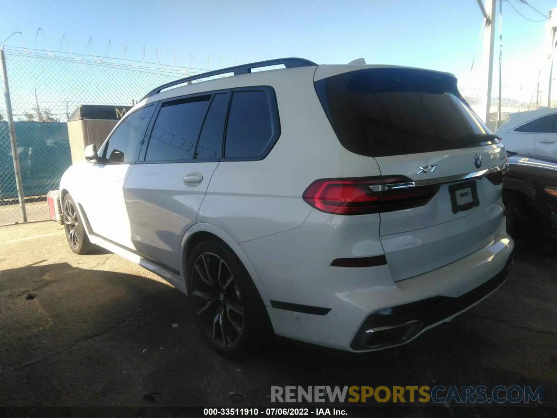 3 Photograph of a damaged car 5UXCX4C50KLS38020 BMW X7 2019