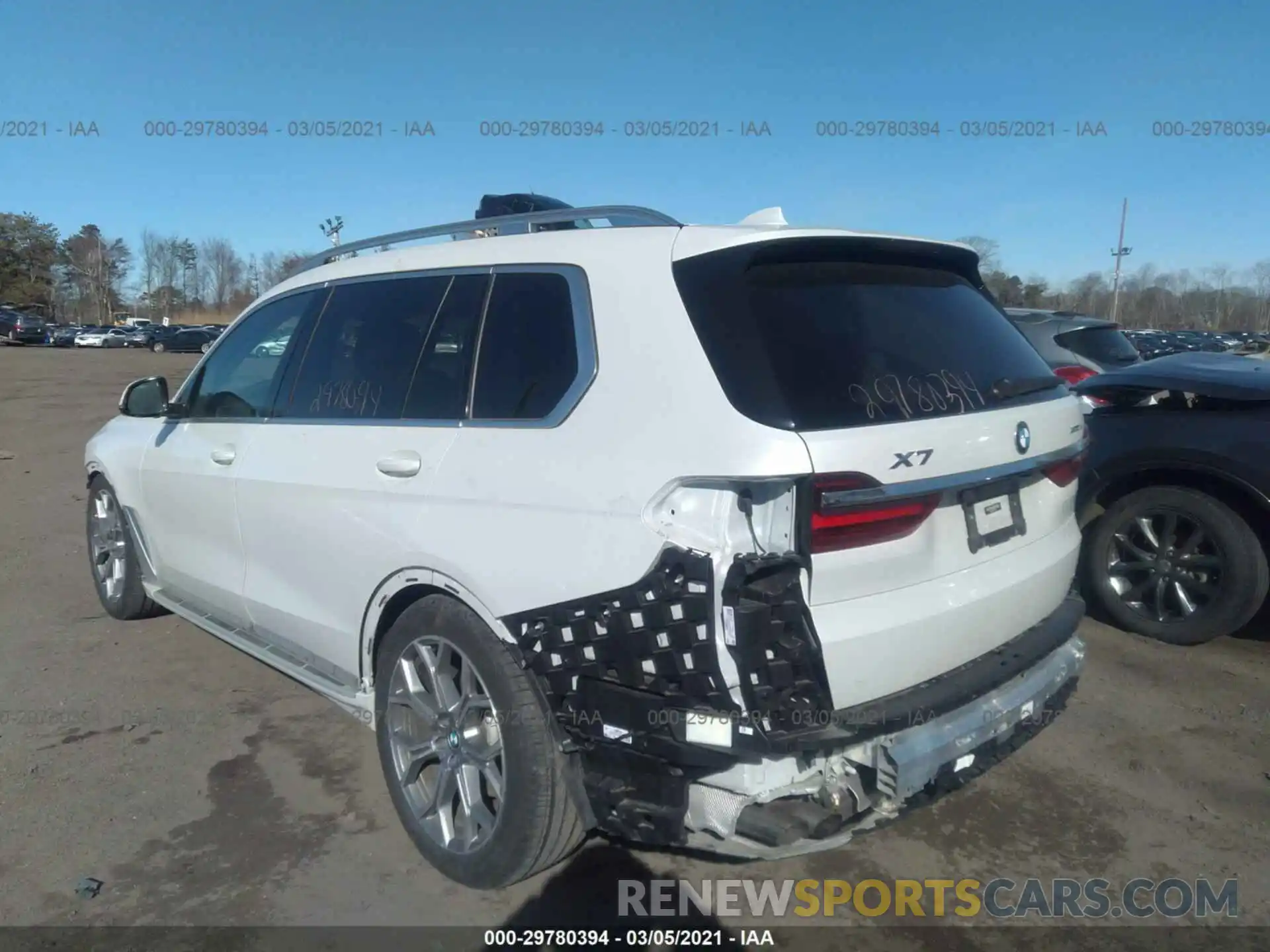 3 Photograph of a damaged car 5UXCX4C51KLS35935 BMW X7 2019