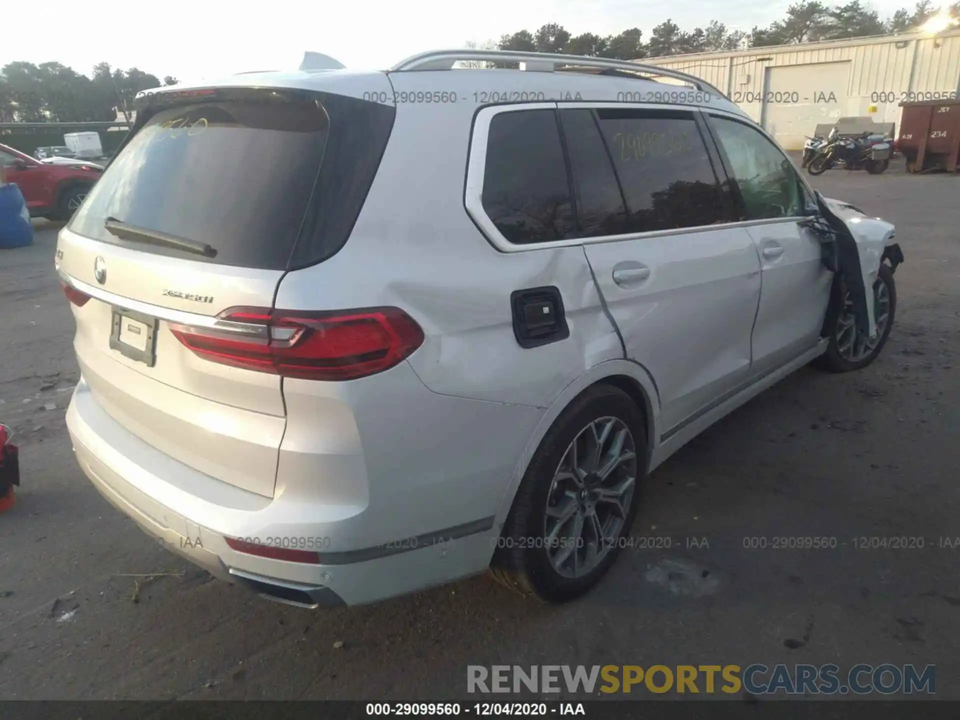 4 Photograph of a damaged car 5UXCX4C51KLS38222 BMW X7 2019