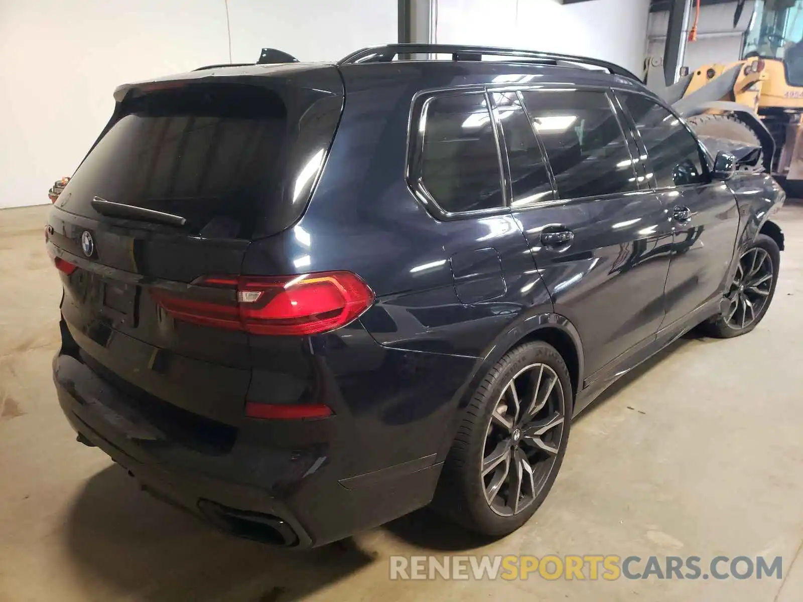 4 Photograph of a damaged car 5UXCX4C52KLS35989 BMW X7 2019