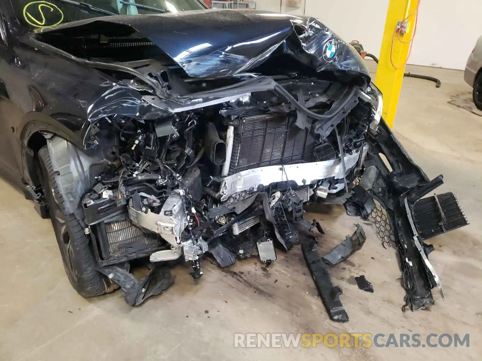 9 Photograph of a damaged car 5UXCX4C52KLS35989 BMW X7 2019