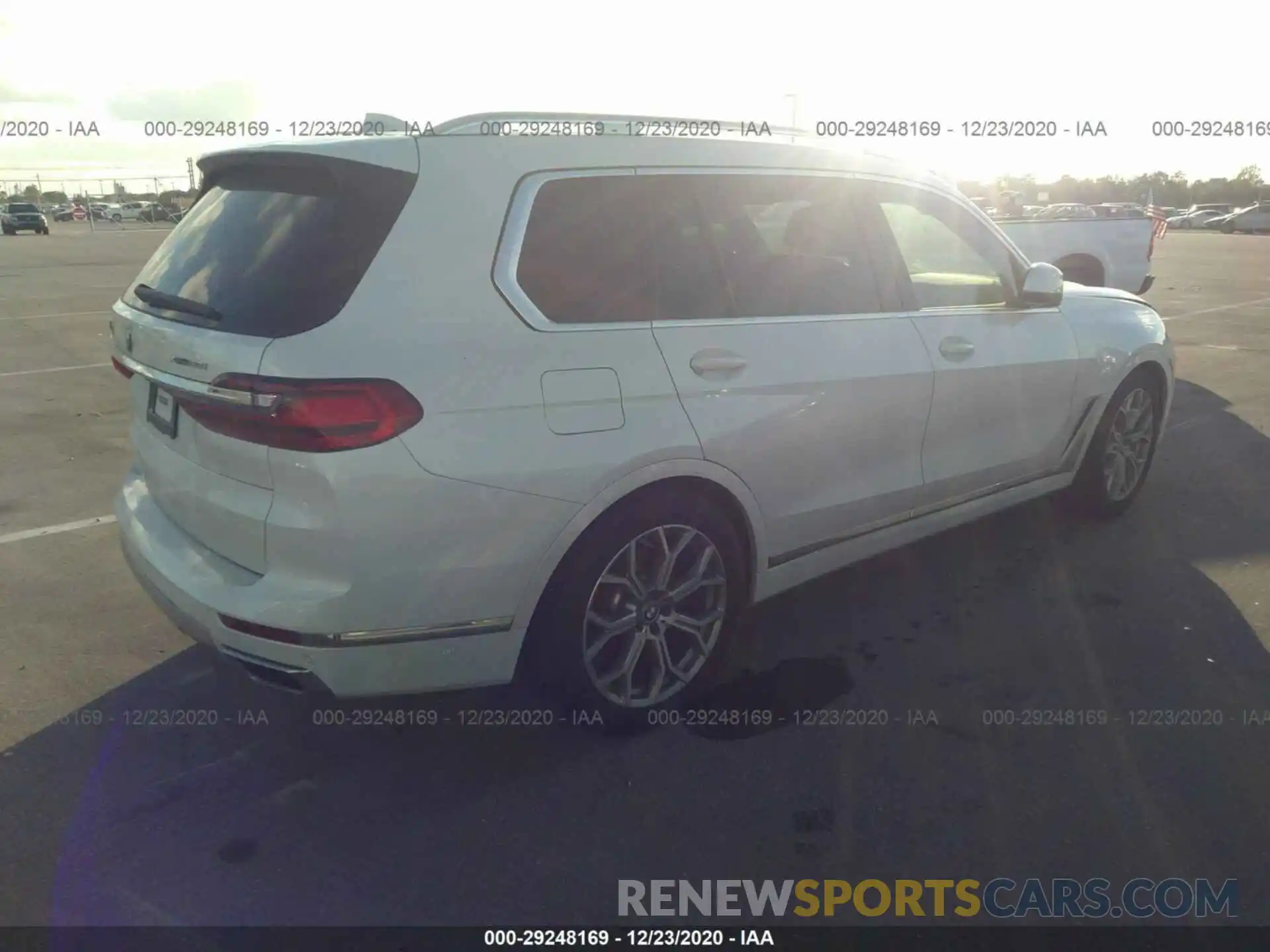 4 Photograph of a damaged car 5UXCX4C52KLS36267 BMW X7 2019