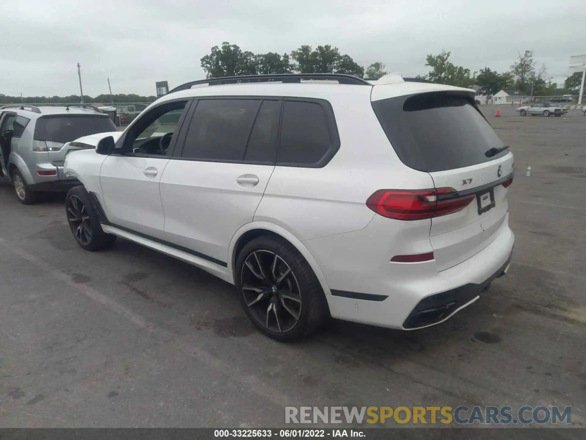 3 Photograph of a damaged car 5UXCX4C52KLS36639 BMW X7 2019