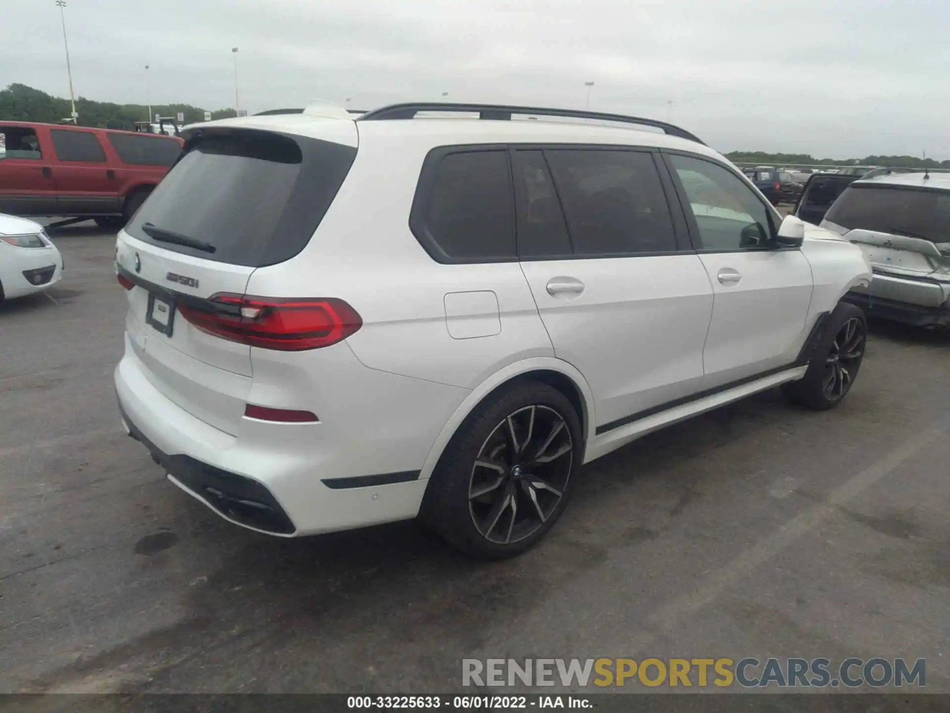 4 Photograph of a damaged car 5UXCX4C52KLS36639 BMW X7 2019