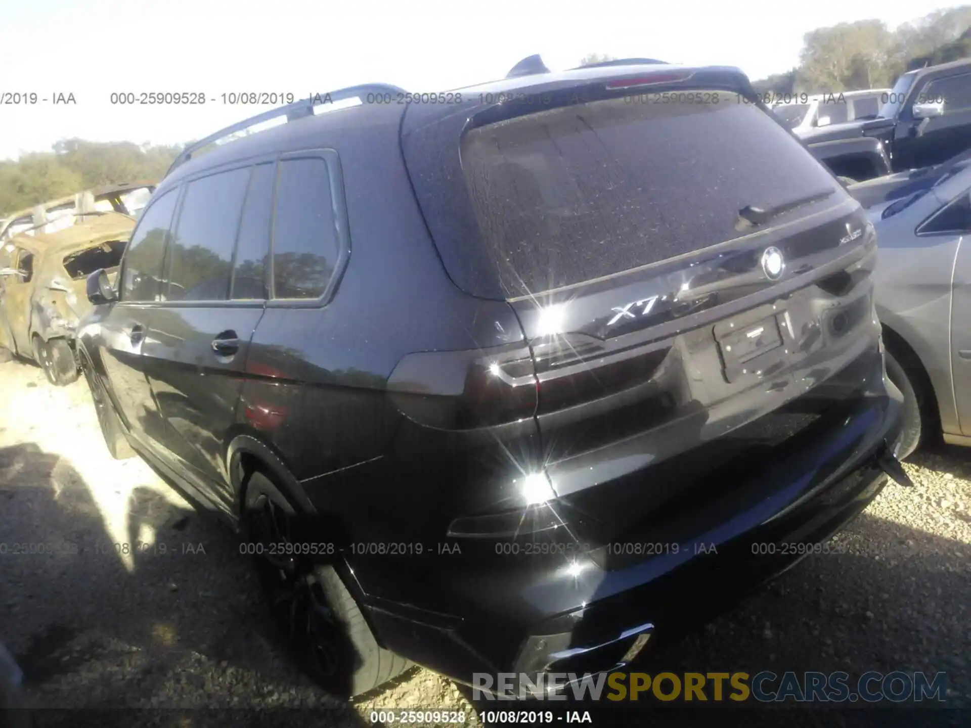 3 Photograph of a damaged car 5UXCX4C53KLS36892 BMW X7 2019