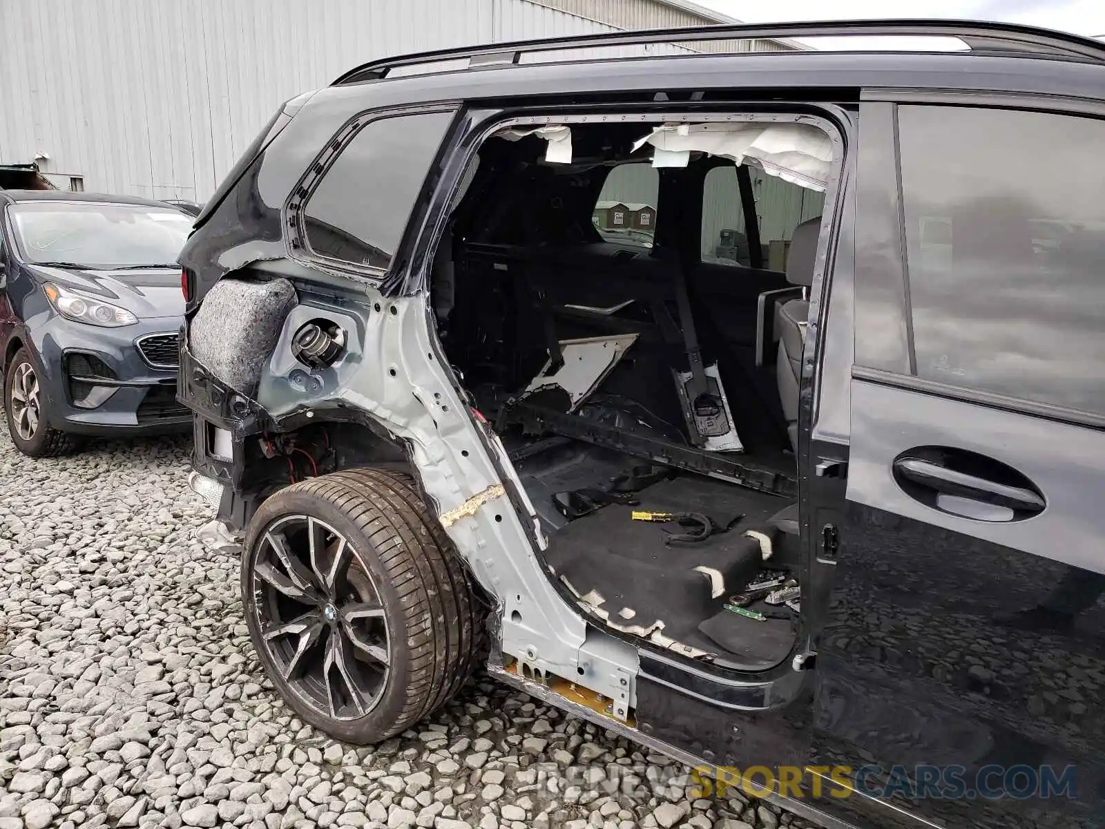 9 Photograph of a damaged car 5UXCX4C54KLB39705 BMW X7 2019