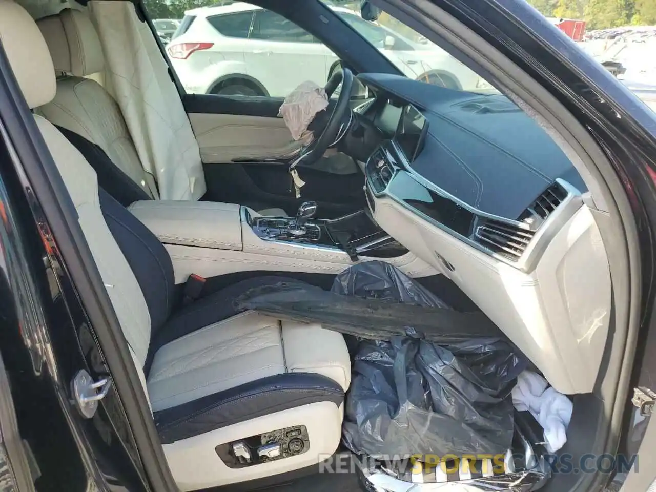 5 Photograph of a damaged car 5UXCX4C56KLS36207 BMW X7 2019