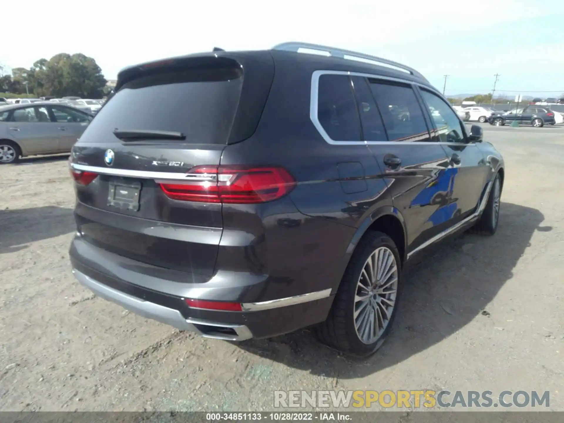 4 Photograph of a damaged car 5UXCX4C56KLS37776 BMW X7 2019