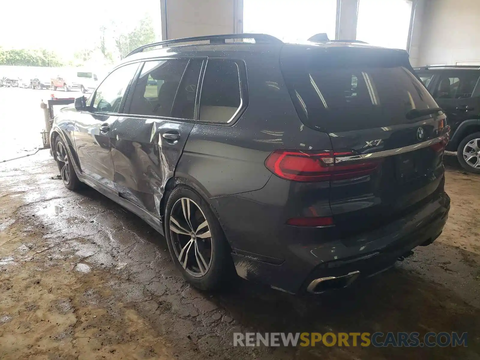 3 Фотография поврежденного автомобиля 5UXCX4C57KLS35874 BMW X7 2019