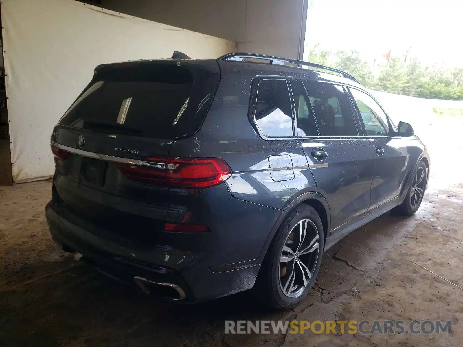 4 Photograph of a damaged car 5UXCX4C57KLS35874 BMW X7 2019