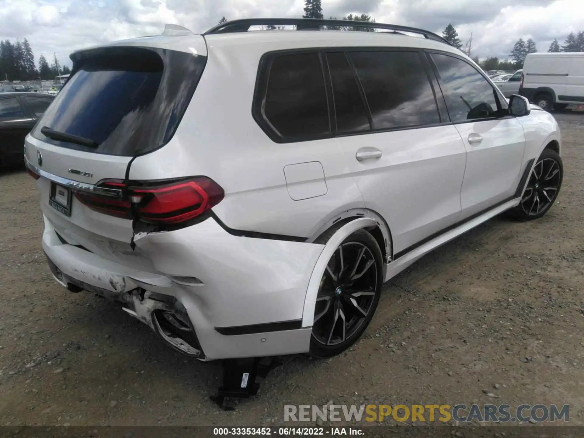 4 Photograph of a damaged car 5UXCX4C57KLS38094 BMW X7 2019