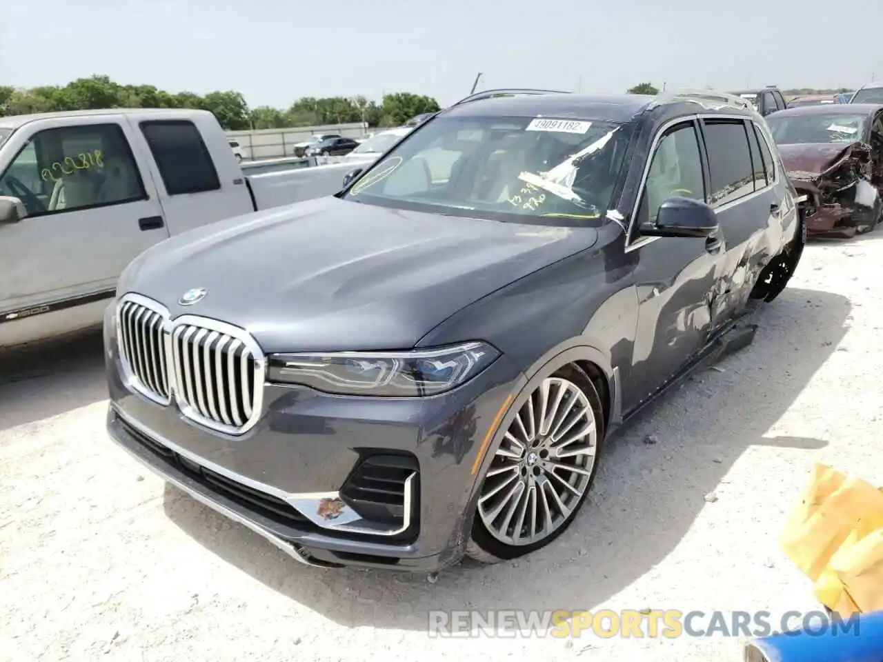 2 Photograph of a damaged car 5UXCX4C58KLB39920 BMW X7 2019