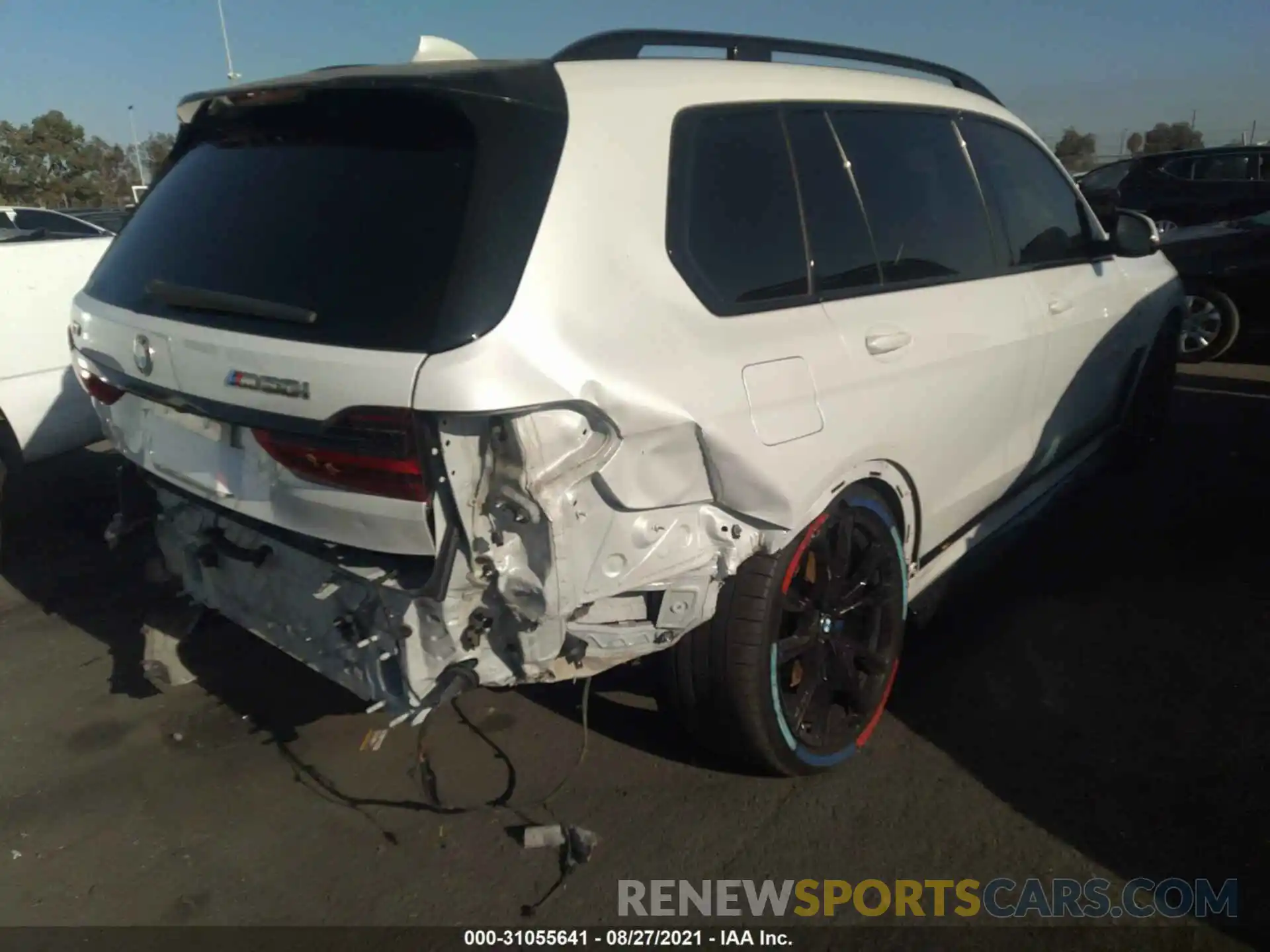 4 Photograph of a damaged car 5UXCX4C58KLS38475 BMW X7 2019