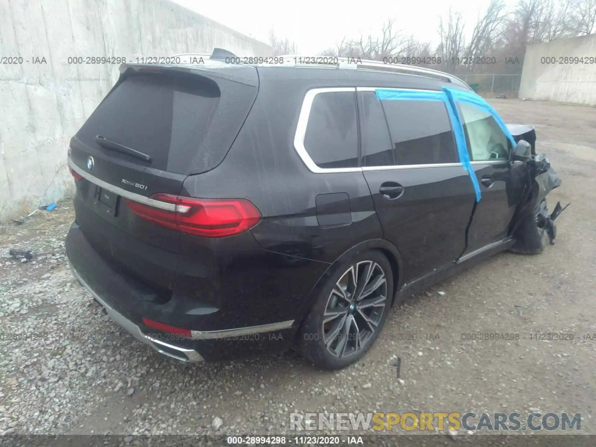 4 Photograph of a damaged car 5UXCX4C59KLS36914 BMW X7 2019