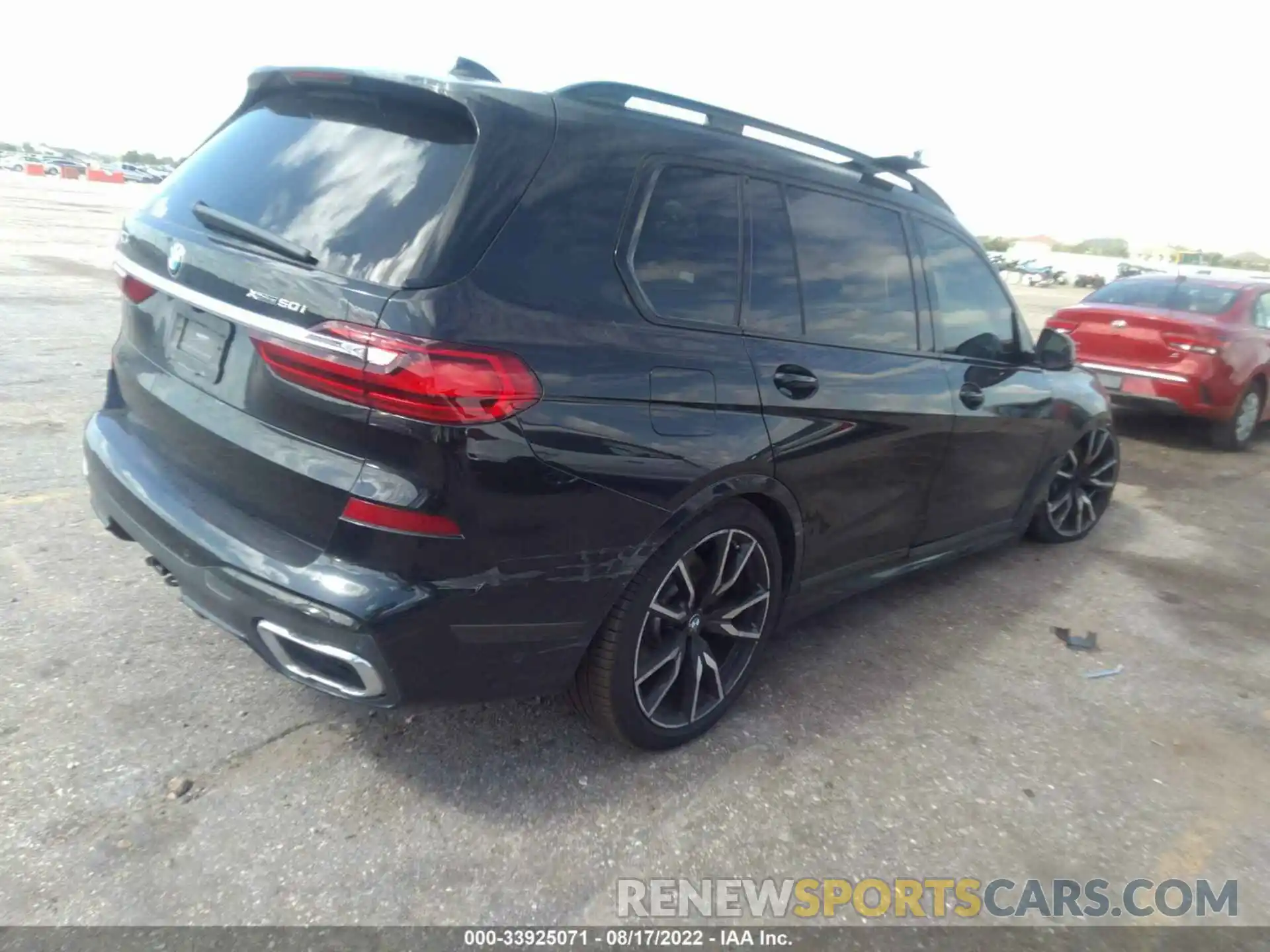 4 Photograph of a damaged car 5UXCX4C59KLS37416 BMW X7 2019