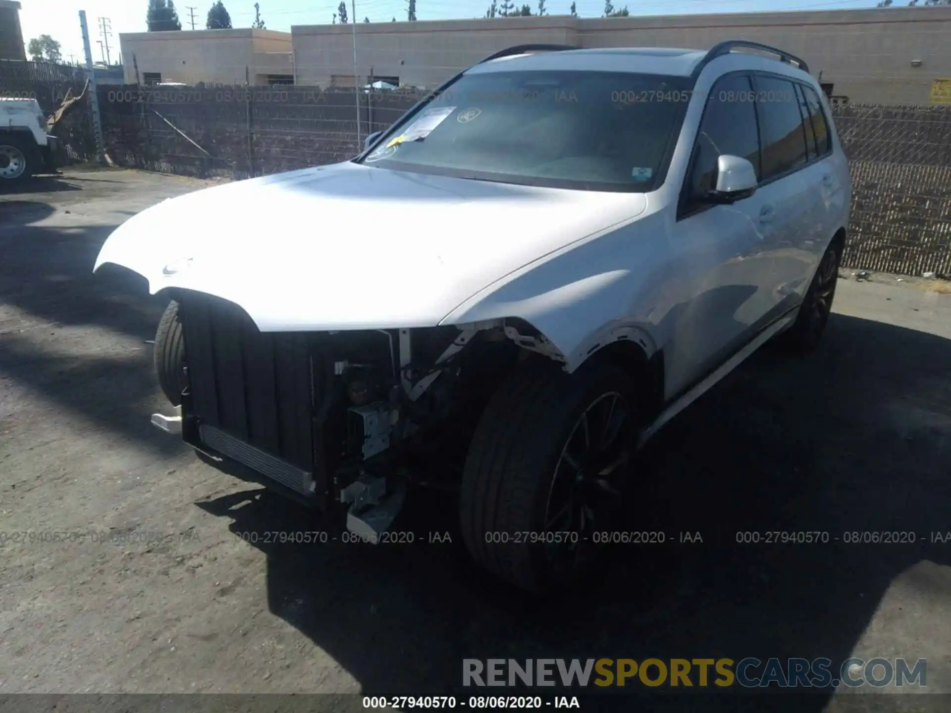 2 Photograph of a damaged car 5UXCX4C5XKLB40017 BMW X7 2019