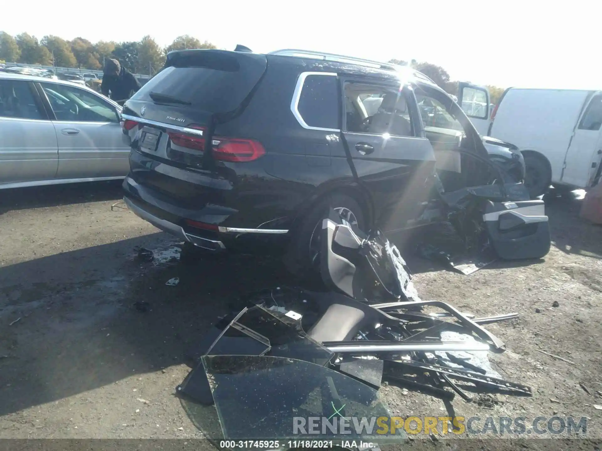 4 Photograph of a damaged car 5UXCW2C00L9A00343 BMW X7 2020