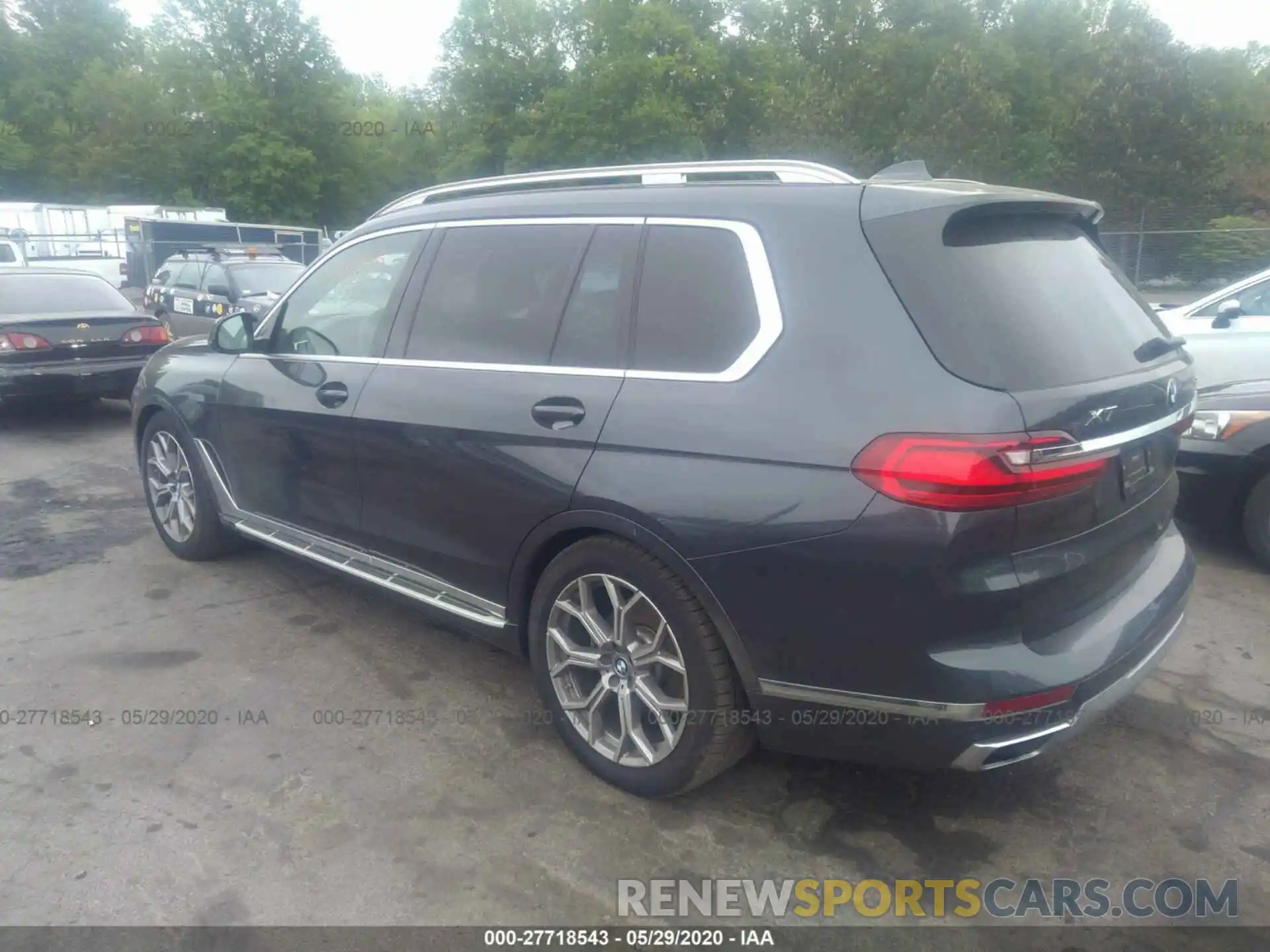 3 Photograph of a damaged car 5UXCW2C00L9A03792 BMW X7 2020