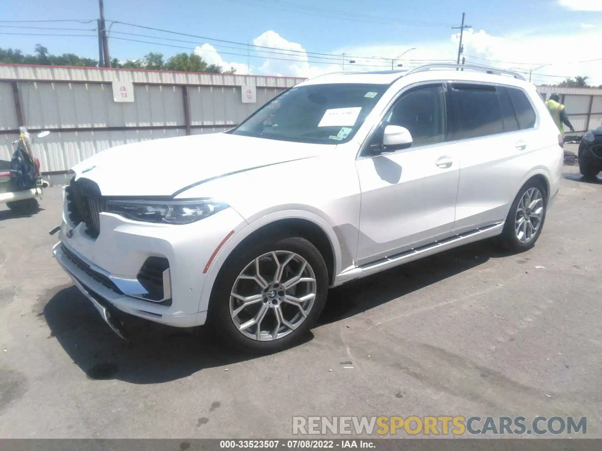 2 Photograph of a damaged car 5UXCW2C00L9B23348 BMW X7 2020