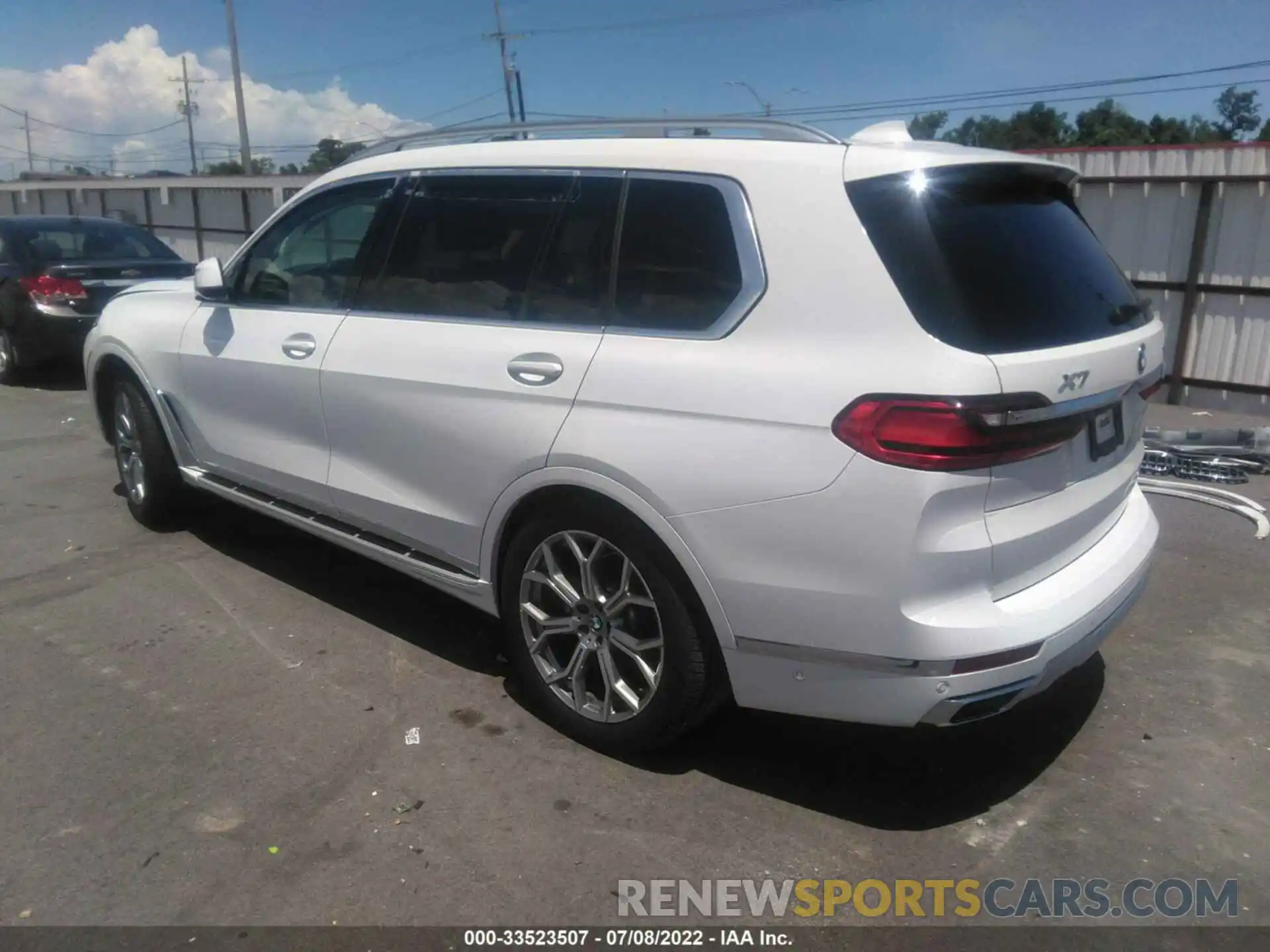 3 Photograph of a damaged car 5UXCW2C00L9B23348 BMW X7 2020