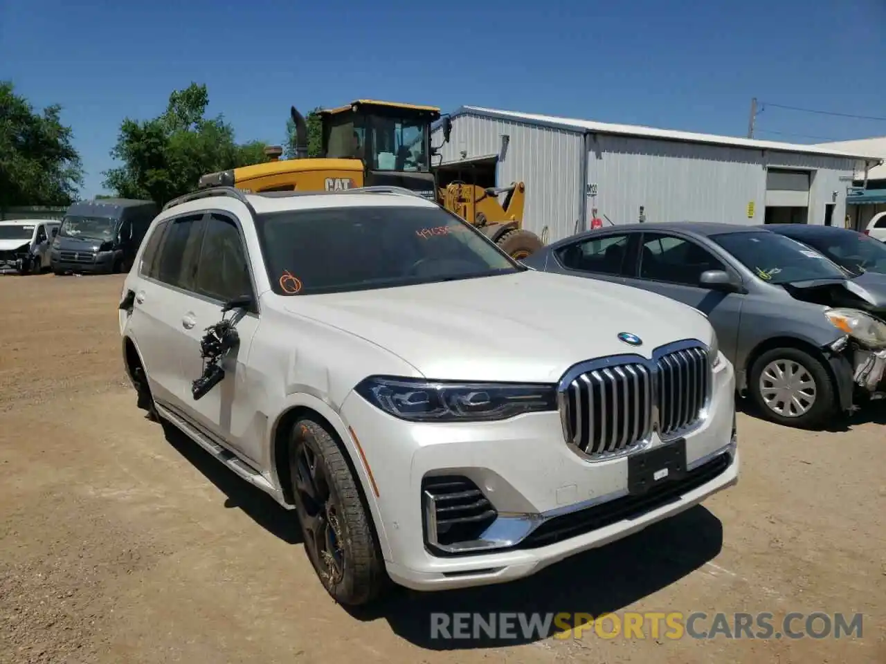 1 Photograph of a damaged car 5UXCW2C00L9B24628 BMW X7 2020