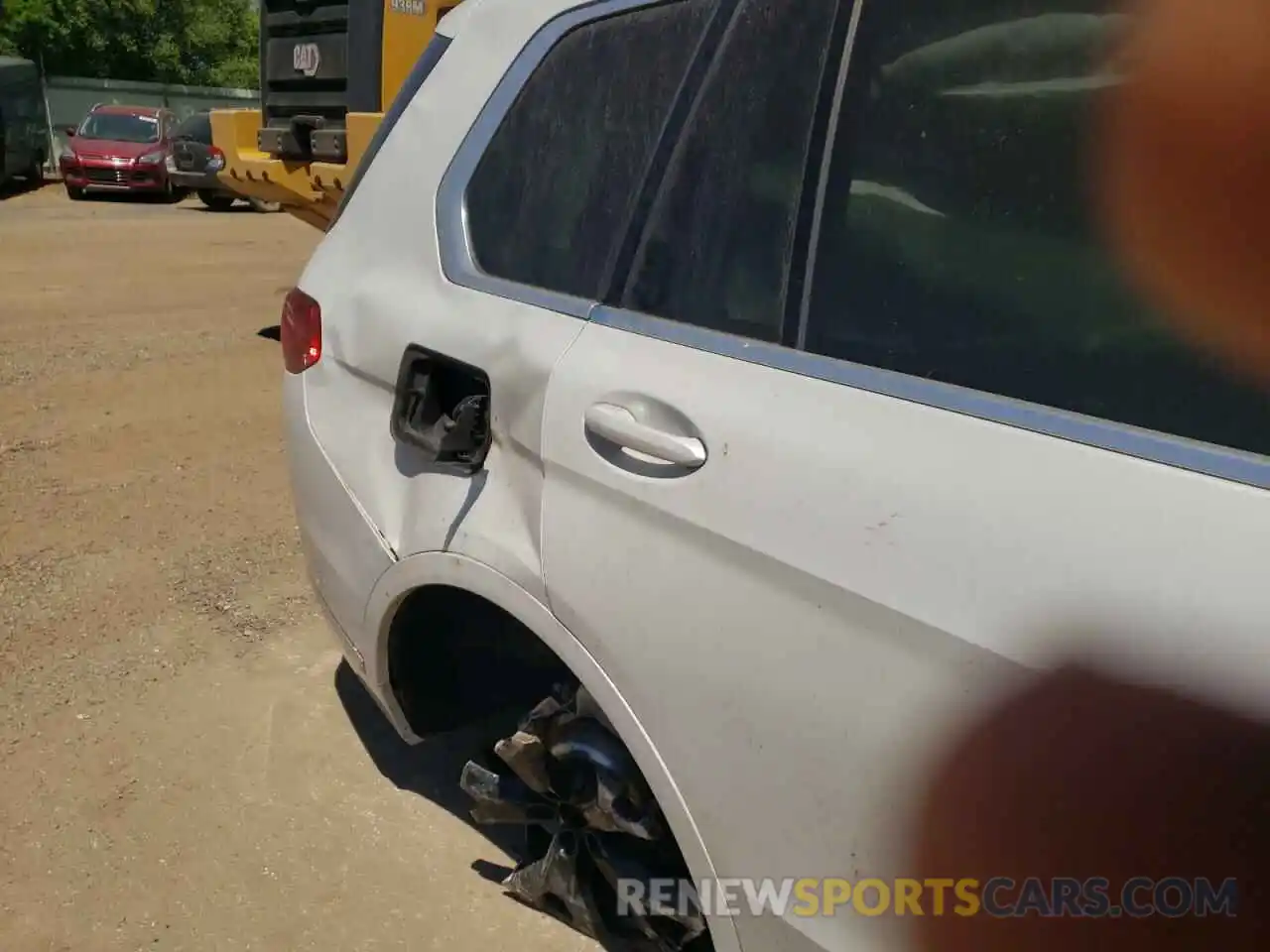 9 Photograph of a damaged car 5UXCW2C00L9B24628 BMW X7 2020