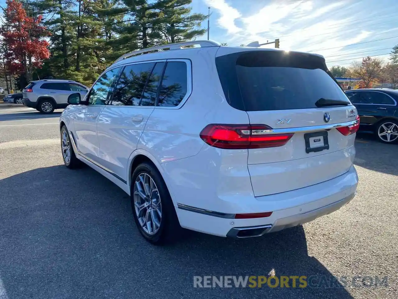 4 Photograph of a damaged car 5UXCW2C00L9B32342 BMW X7 2020