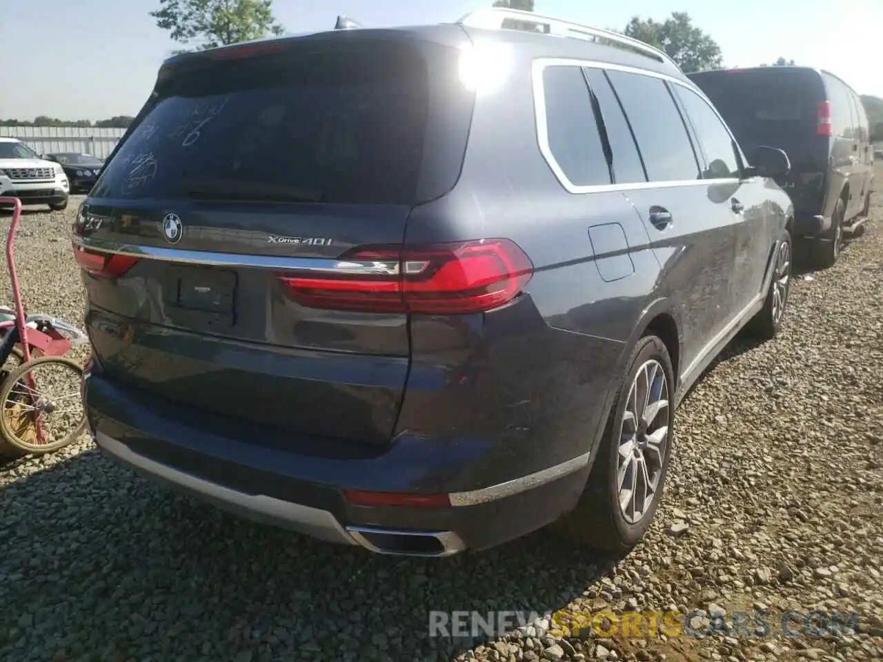 4 Photograph of a damaged car 5UXCW2C00L9B35466 BMW X7 2020