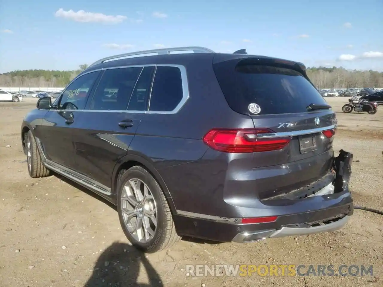 3 Photograph of a damaged car 5UXCW2C00L9B82769 BMW X7 2020