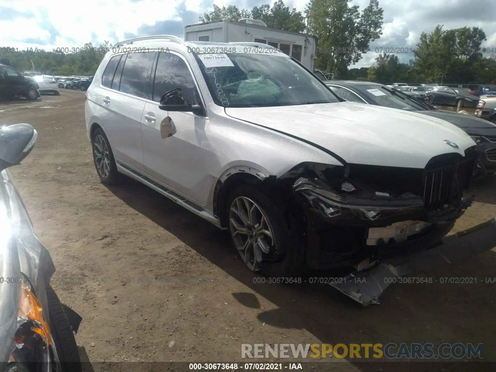 1 Photograph of a damaged car 5UXCW2C00L9B88877 BMW X7 2020