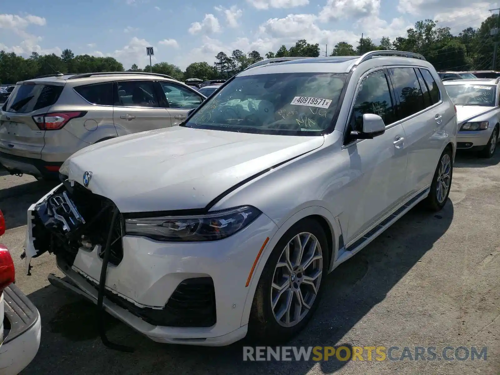 2 Photograph of a damaged car 5UXCW2C00L9C24907 BMW X7 2020