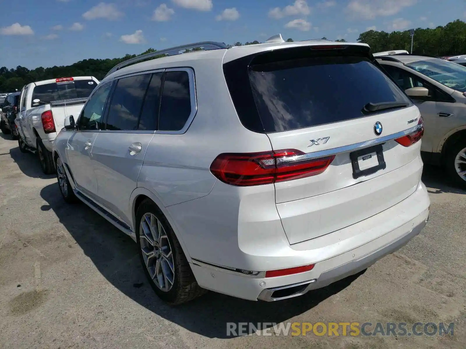 3 Photograph of a damaged car 5UXCW2C00L9C24907 BMW X7 2020