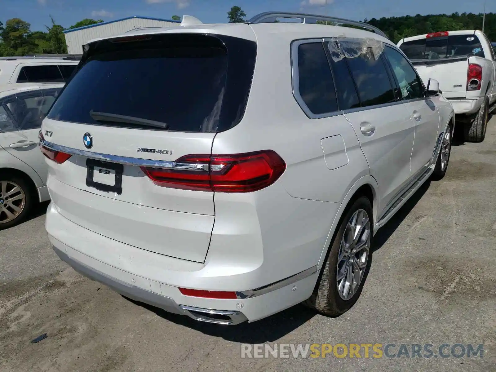 4 Photograph of a damaged car 5UXCW2C00L9C24907 BMW X7 2020