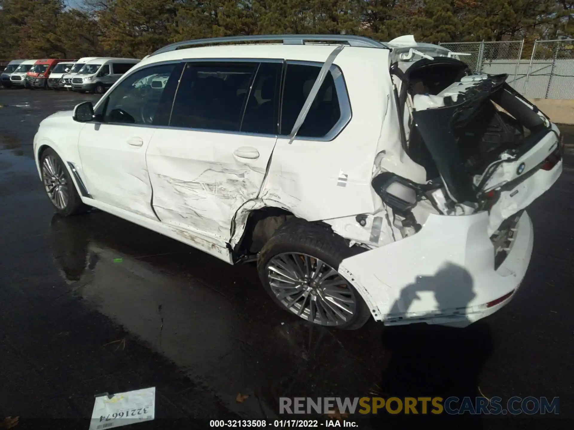 3 Photograph of a damaged car 5UXCW2C00L9C46762 BMW X7 2020