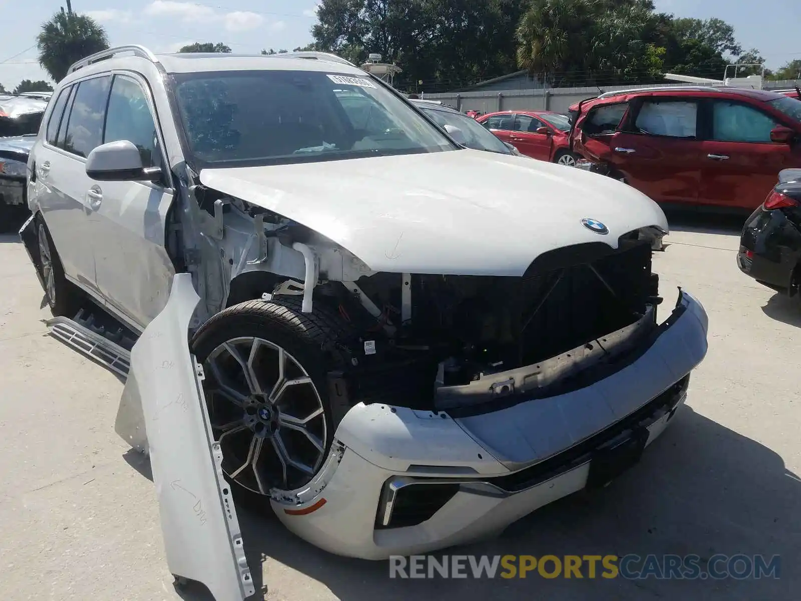 1 Photograph of a damaged car 5UXCW2C01L9B40563 BMW X7 2020