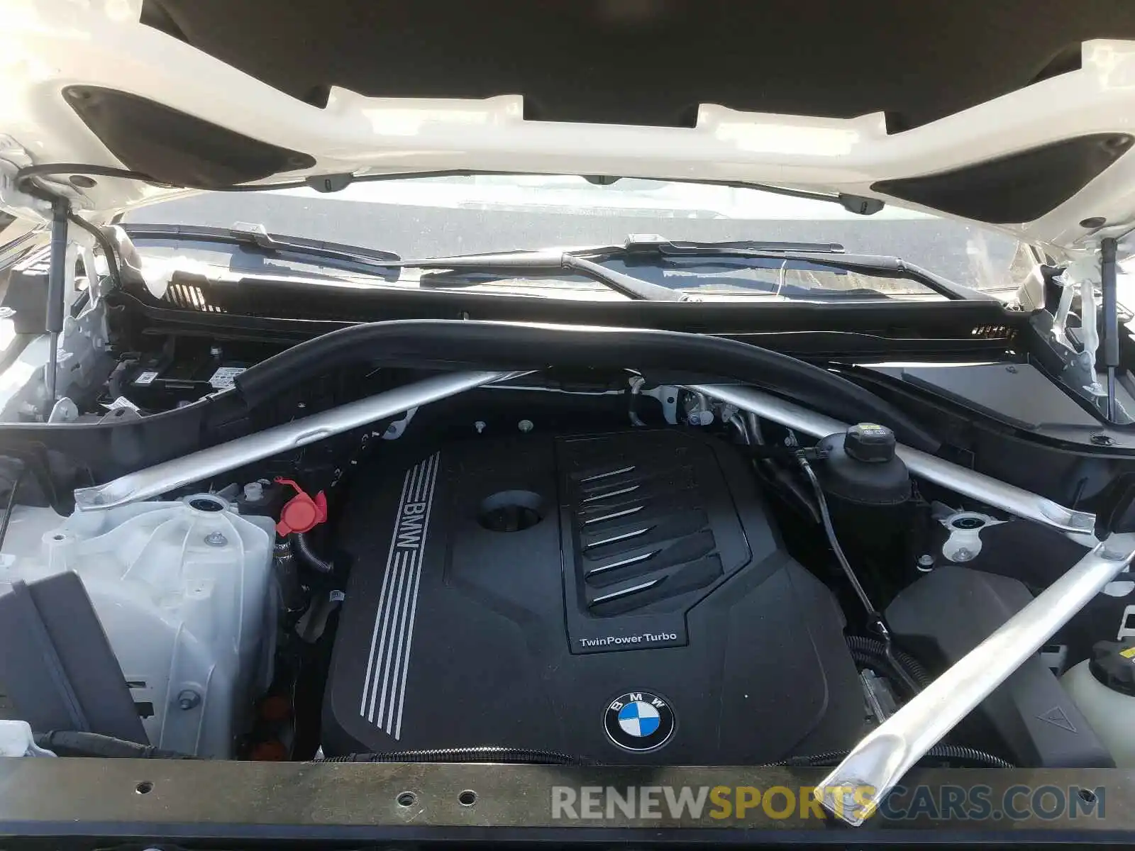 7 Photograph of a damaged car 5UXCW2C01L9B40563 BMW X7 2020